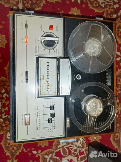 Катушечный магнитофон 