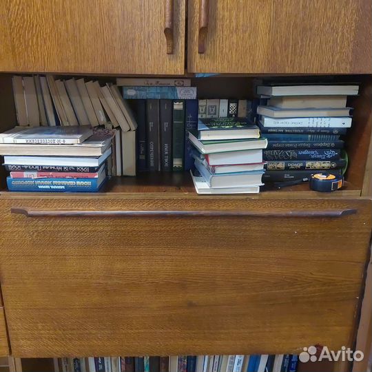 Книги разные.очень много.собирались томами