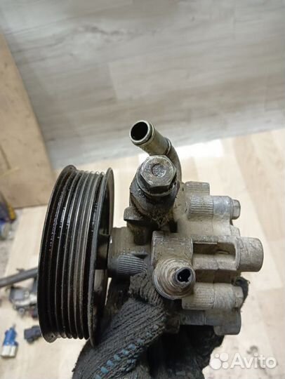 Насос гидроусилителя руля Toyota Alphard ANH15W