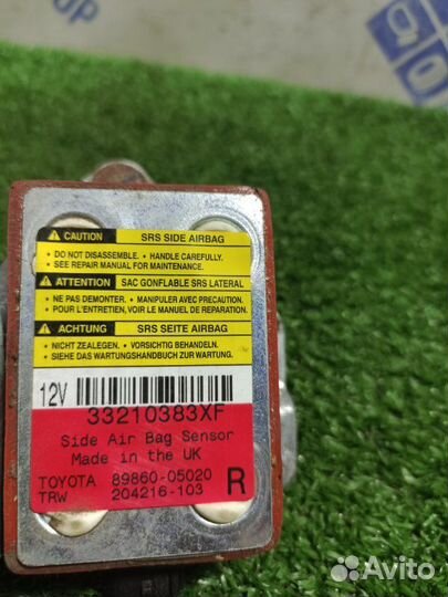 Датчик удара передний правый Toyota Avensis