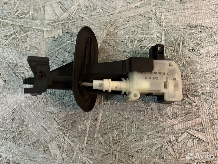 Замок лючка бензобака Volvo Xc70