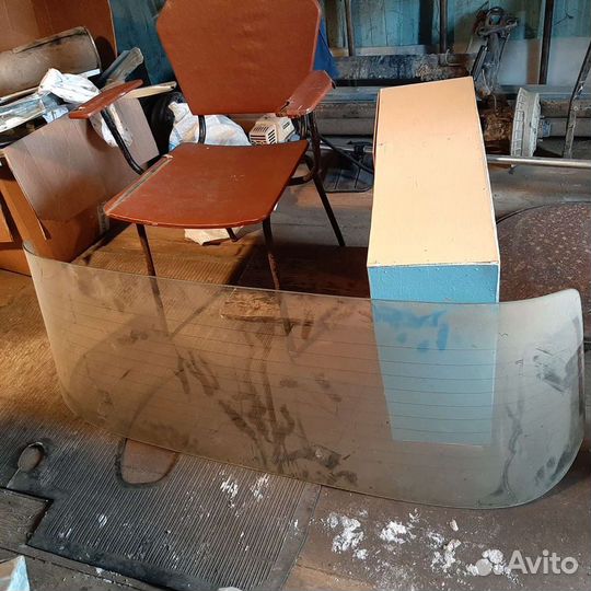 Стекло заднее