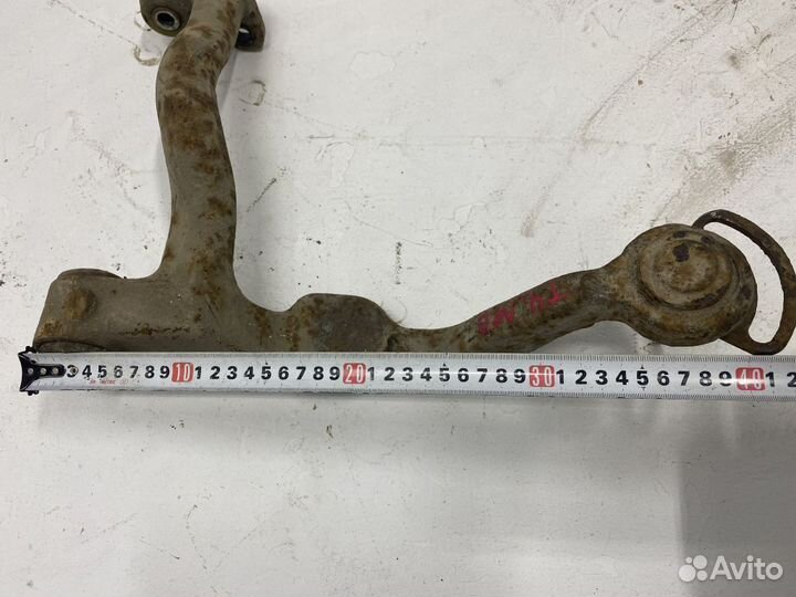 Рычаг передний левый поперечный 701407021C