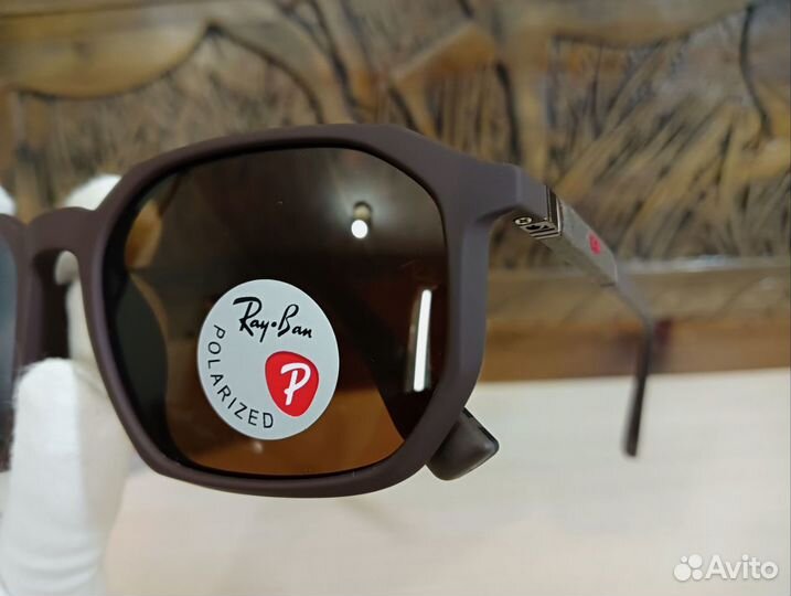 Солнцезащитные очки Ray-Ban