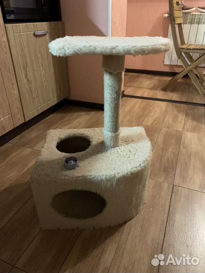 Кошачий домик с когтеточкой