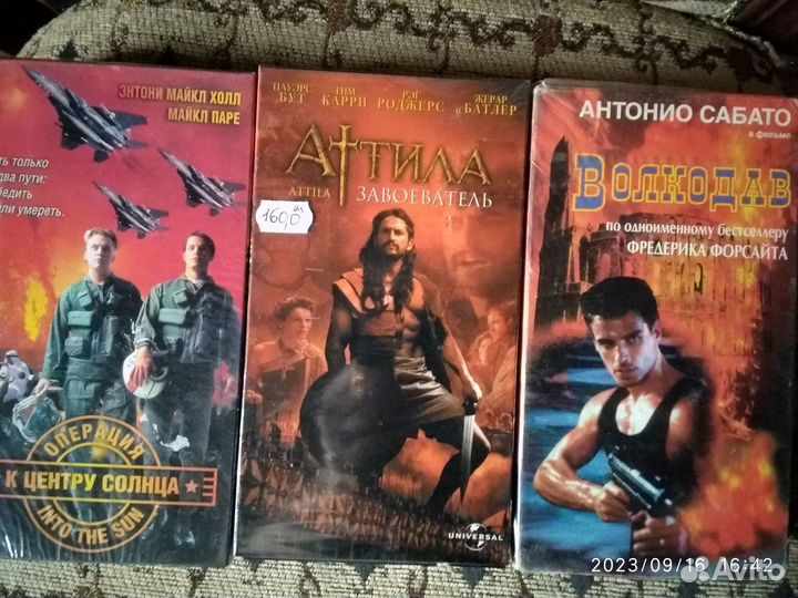 Видеокассеты VHS и CD с фильмами