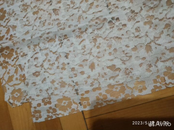 Отрез ткани гипюр