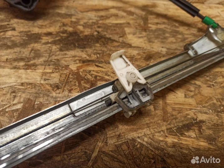 Стеклоподъемник передний левый Renault Symbol