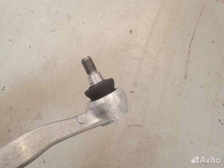 Передний правый продольный рычаг на мерседес W204