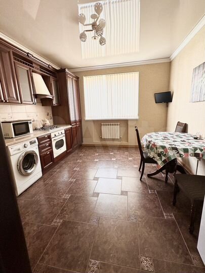 2-к. квартира, 70 м², 2/5 эт.