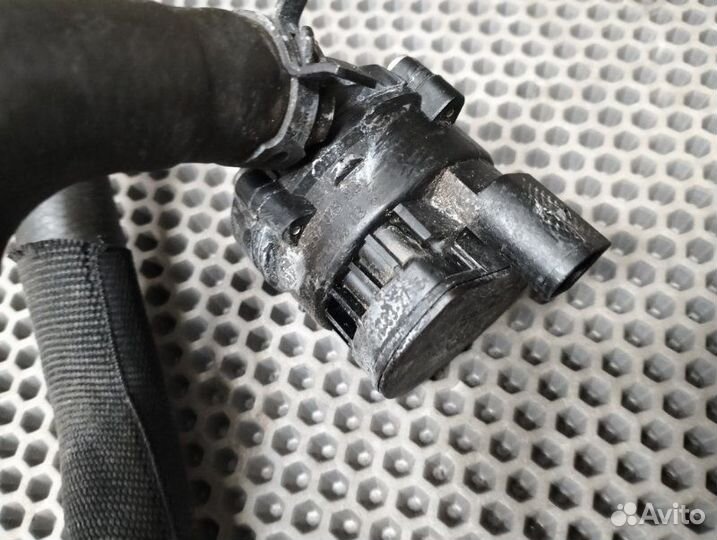 Патрубок системы охлаждения Mercedes-Benz