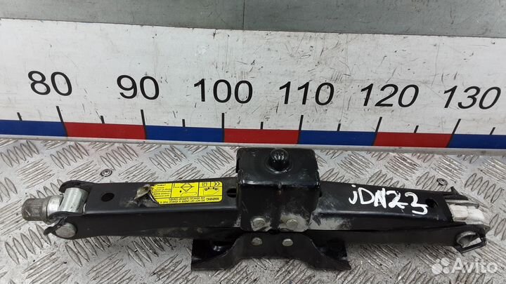 Домкрат на Nissan Primastar X83