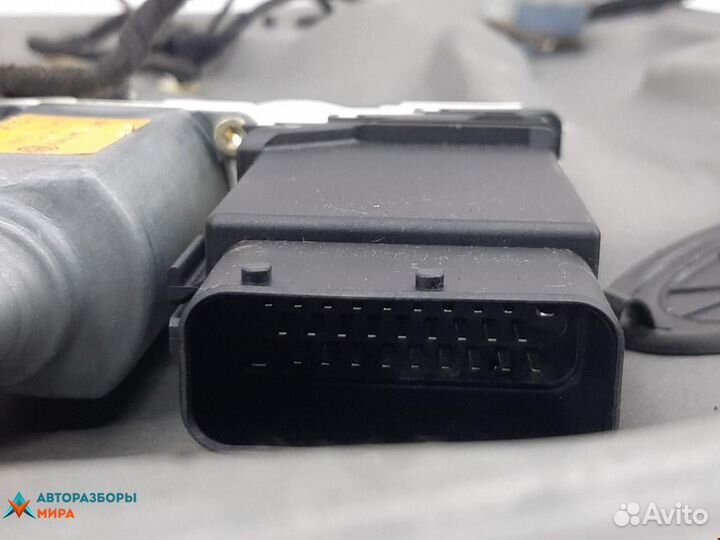 Стеклоподъемник передний левый Volkswagen Golf 4