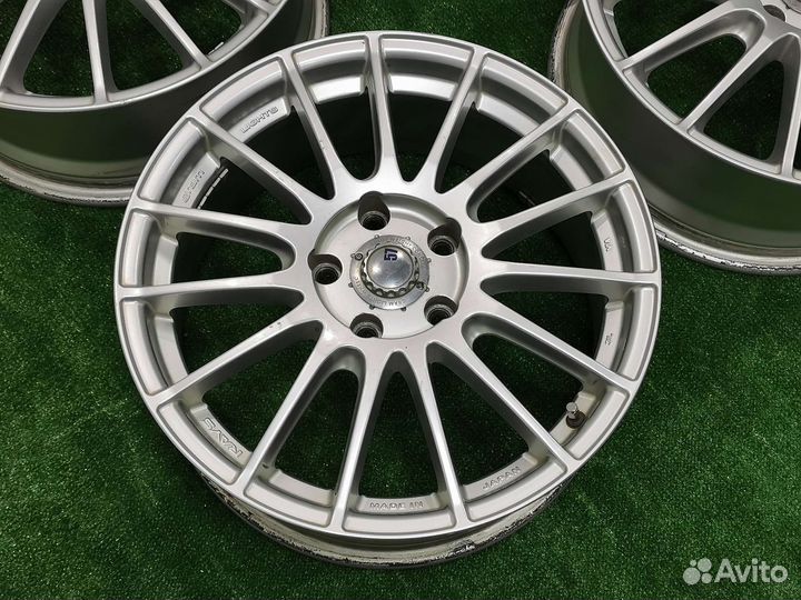 Rays Gramm Lights R-17 (5x114,3; Et42; 7j)