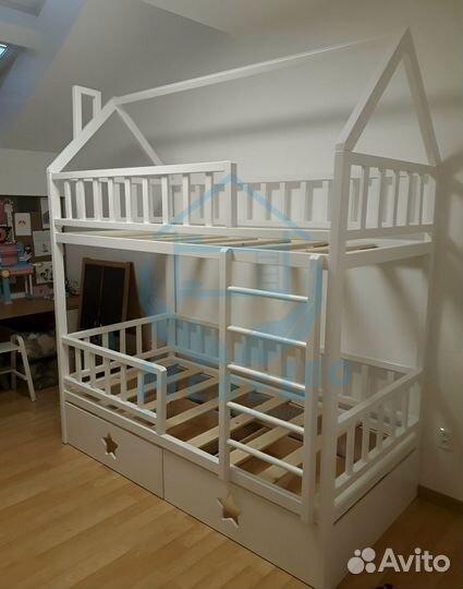 Двухъярусная кровать