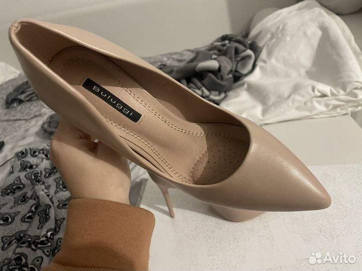 Шикарные туфли лодочки бежевые