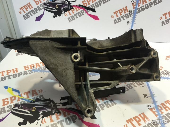 Фольксваген Крафтер Кронштейн генератора