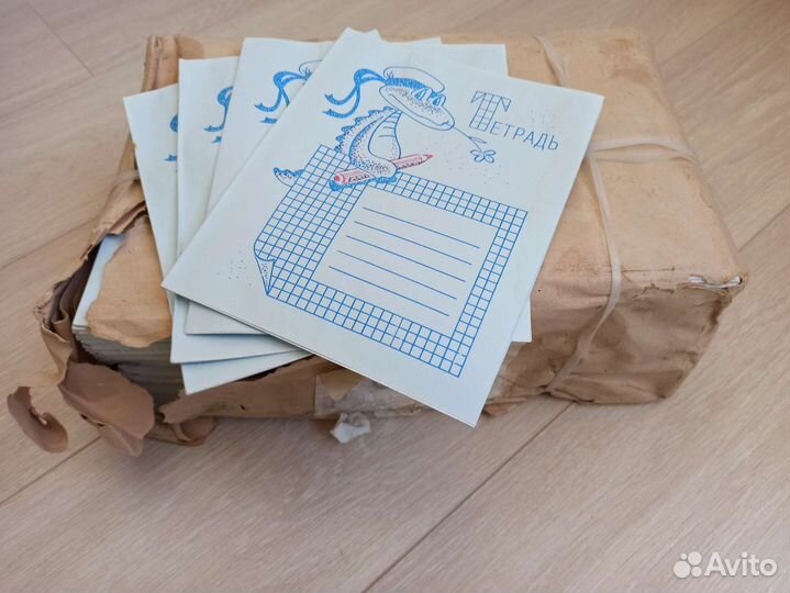 Тетради в клетку 12л