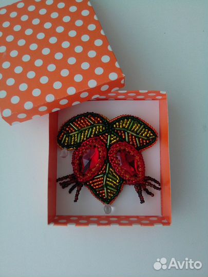 Брошь из бисера