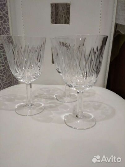 Хрусталь и синие салатники из стекла