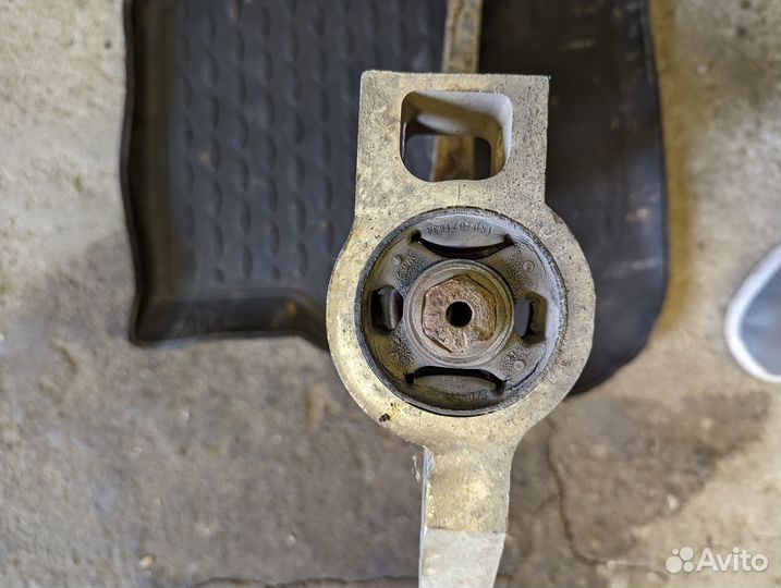 Рычаг подвески поперечный Фольксваген, Шкода, Ауди