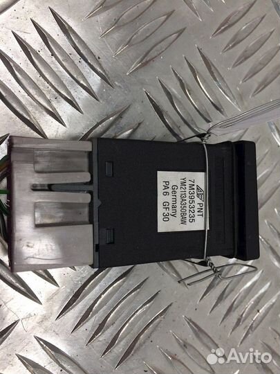 Кнопка аварийной сигнализации Volkswagen Sharan