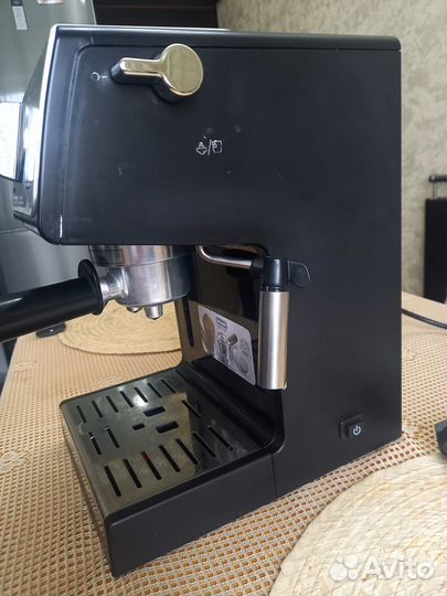 Кофеварка рожковая delonghi