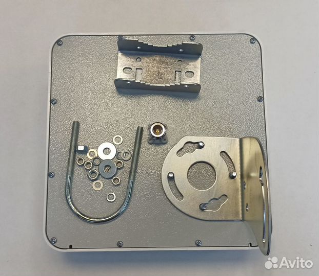 Усилитель 2G/3G/4G на 400 кв.м., 2 дом. антенны