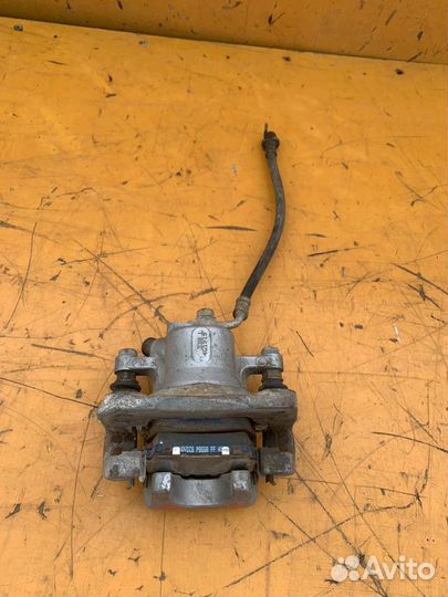 Суппорт задний правый Toyota Rav4 XA40 3zrfe 2014