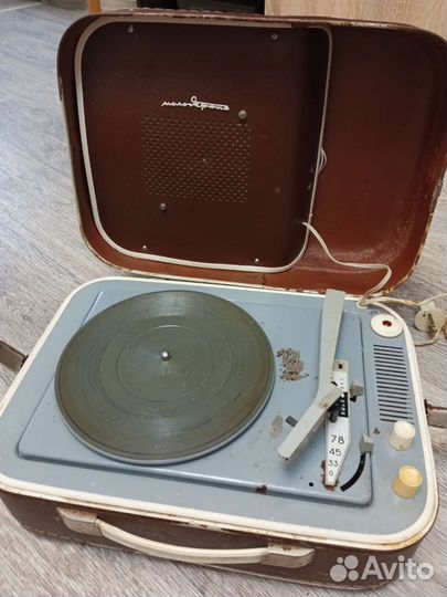 Виниловый проигрыватель СССР