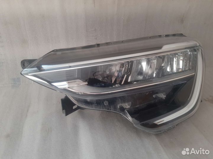 Renault Arkana фара левая