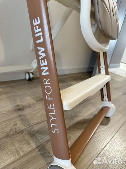 Стульчик для кормления Happy Baby Berny V2 бежевый