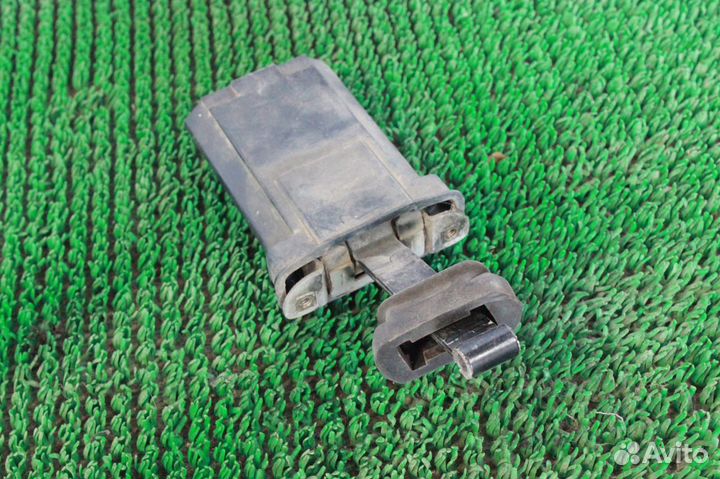 Задний правый фиксатор двери Mercedes S-Class W140