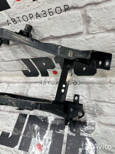 Кронштейн фары передний левый Infiniti M35 Y50