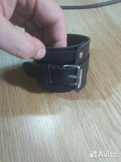 Мужской напульсник кожаный