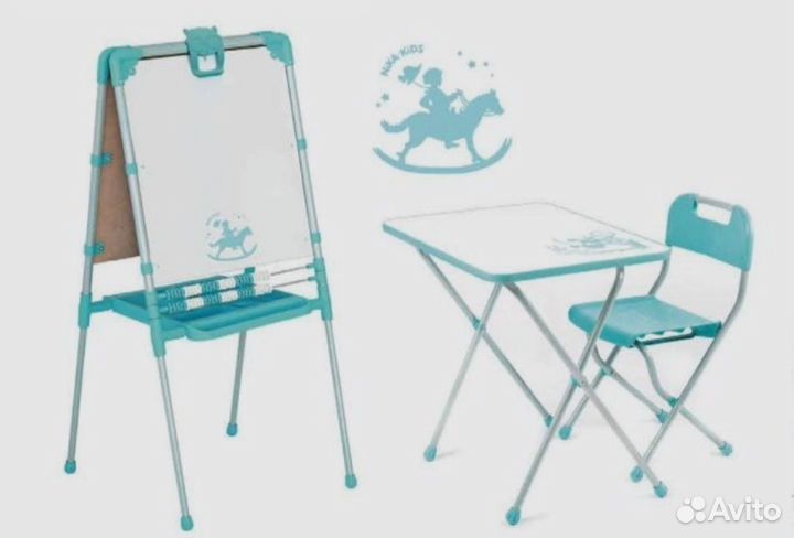 Стол, стул и мольберт