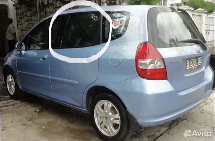 Стекло заднее левое honda