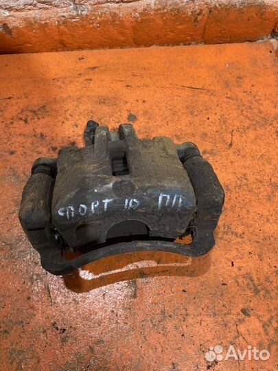 Суппорт передний правый Kia Sportage 2