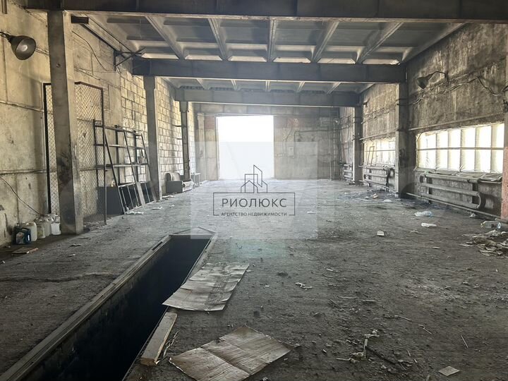 Под Производство, 690 м²