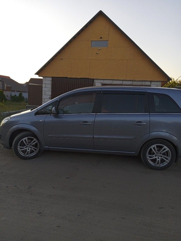 Opel Zafira: фото владельца
