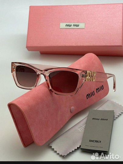 Солнцезащитные очки miu miu