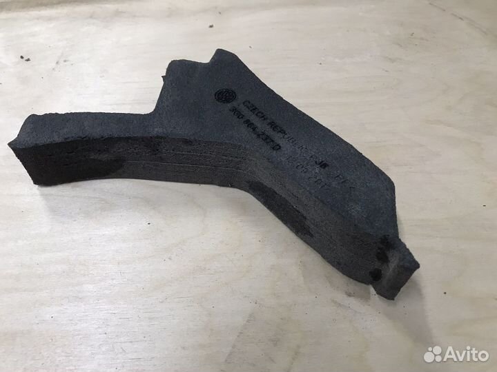 Шумоизоляция переднего крыла Passat B8