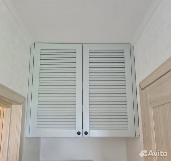 Навесные шкафы в нише