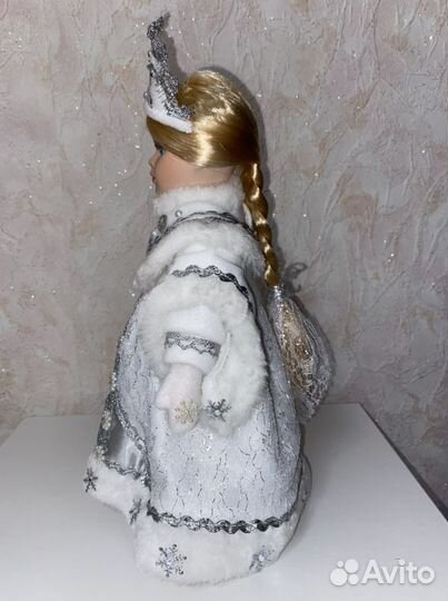 Снегурочка (кукла фарфоровая)