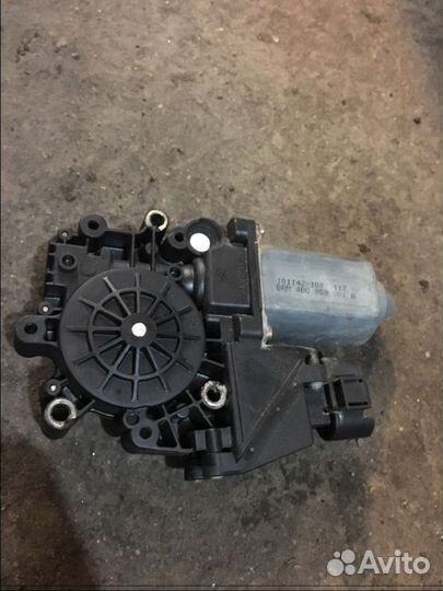 Моторчик стеклоподъёмника задний левый Ауди а6 с5