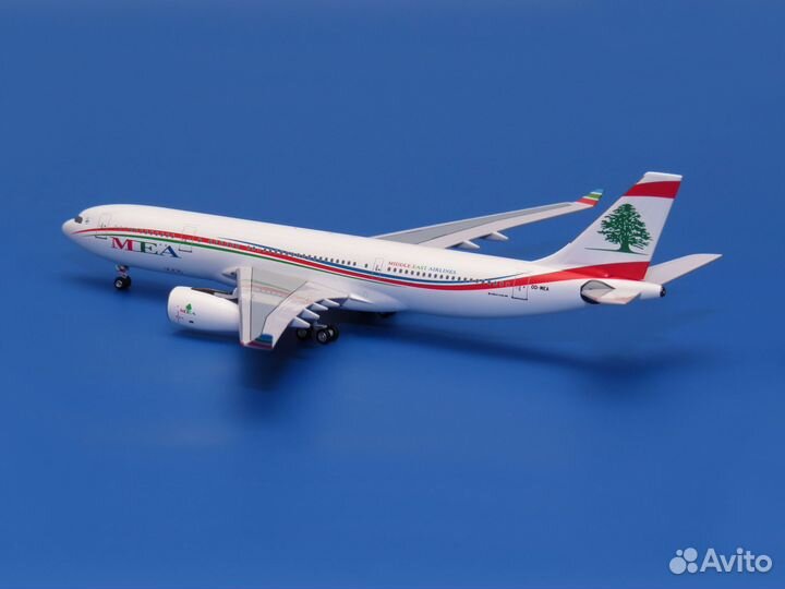 Модель самолёта Airbus A330-200 MEA (1:400)