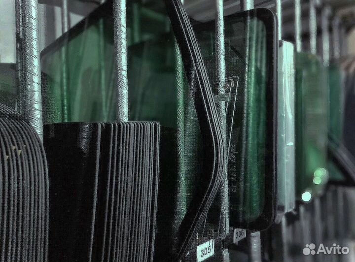 Боковое правое стекло на komatsu PC240-340 7 серия