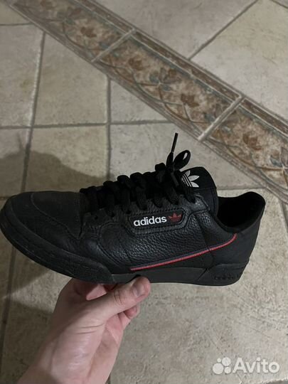 Кроссовки adidas continental