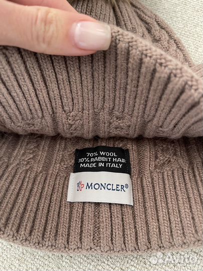 Шапка uzhe vyhozhu, moncler