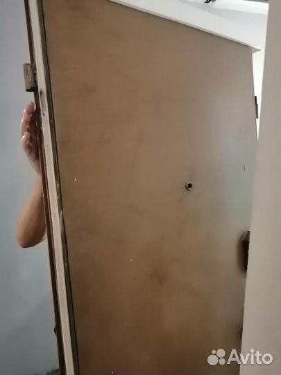 Дверь входная металлическая правая бу